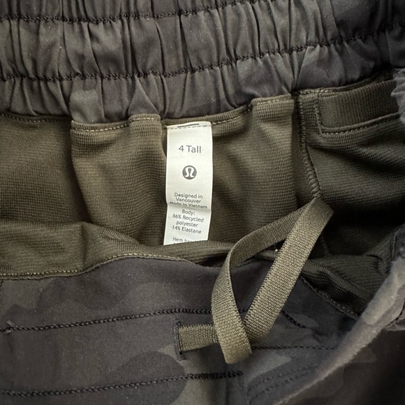 Lululemon Hotty hot shorts - Picture 2 of 2